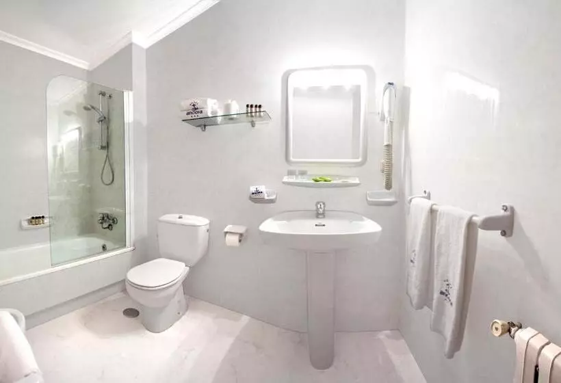 اتاق استاندارد سه نفره, Ancora Sanxenxo