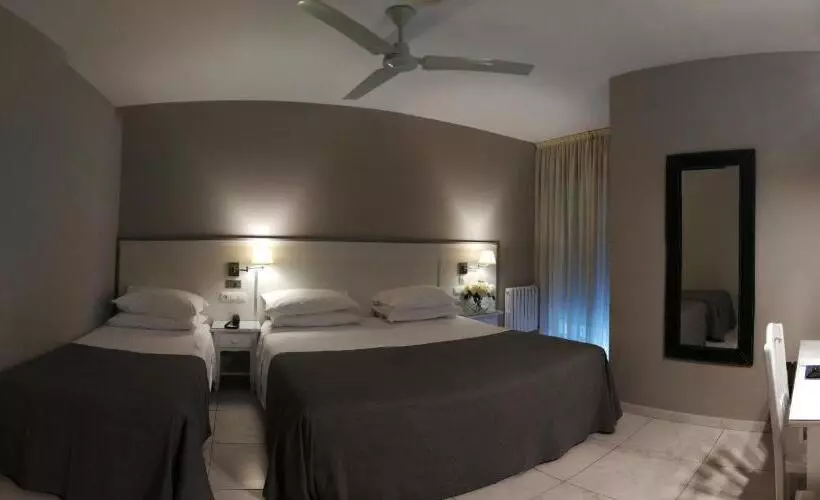 اتاق استاندارد سه نفره, Ancora Sanxenxo