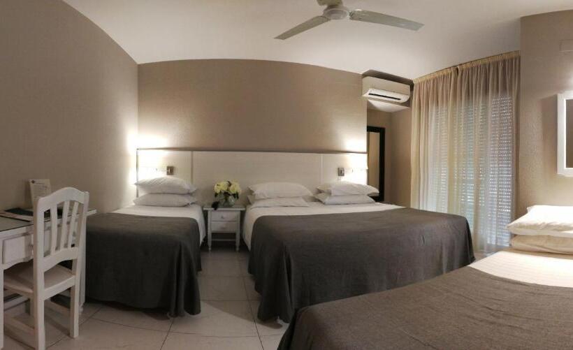 اتاق استاندارد چهارنفره با بالکن, Ancora Sanxenxo