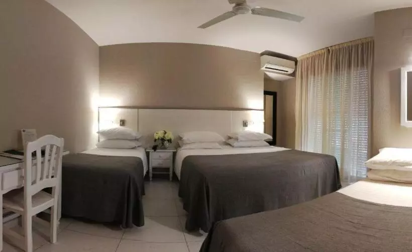 اتاق استاندارد چهارنفره با بالکن, Ancora Sanxenxo