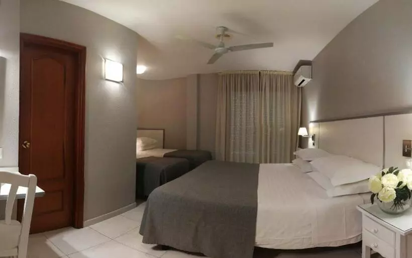 اتاق استاندارد چهارنفره با بالکن, Ancora Sanxenxo