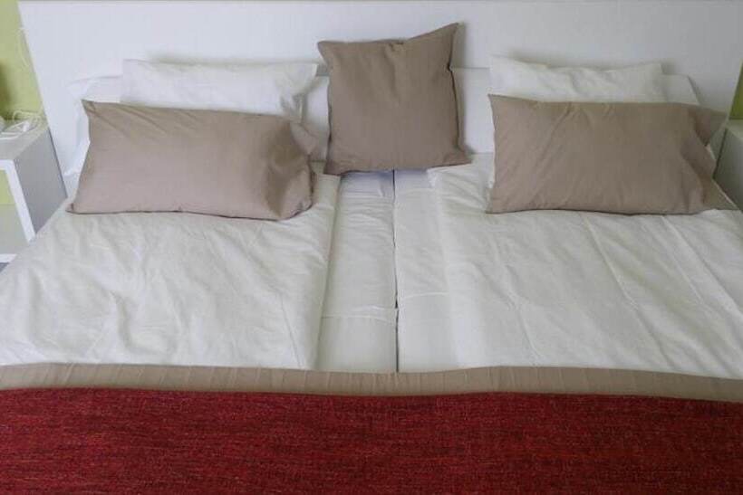 غرفة ديلوكس, Argos