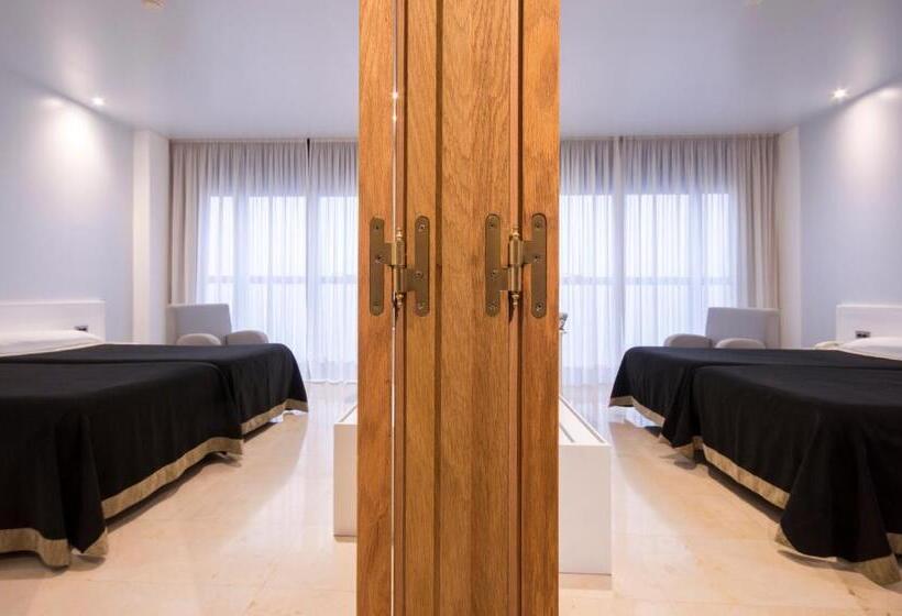 اتاق استاندارد چهار تخته, Auditorio Santiago & Spa