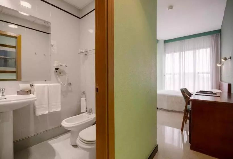 Economy-huone, Auditorio Santiago & Spa