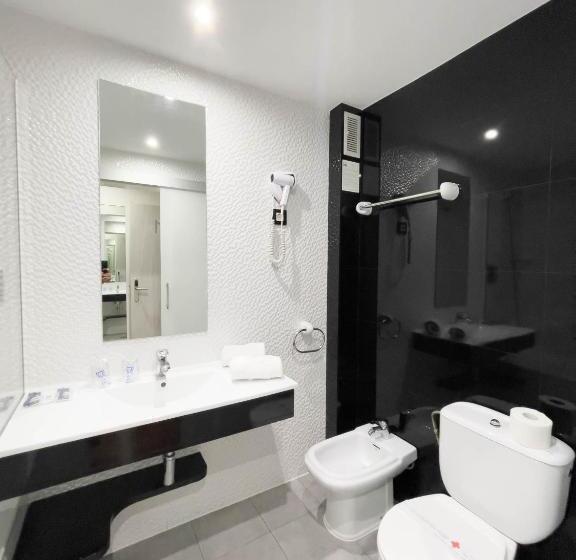 חדר סטנדרט לשלושה, Es Urbanos N Avenida De España