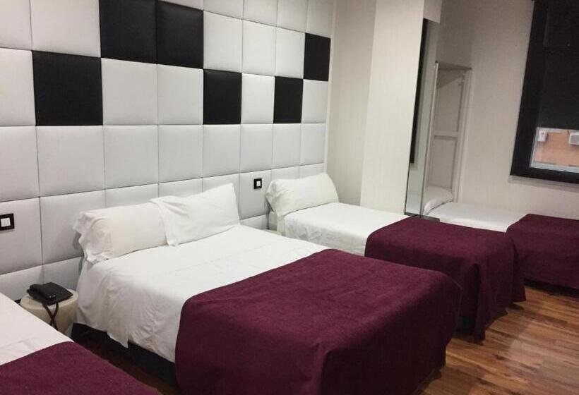 חדר סטנדרט לשלושה, Es Urbanos N Avenida De España