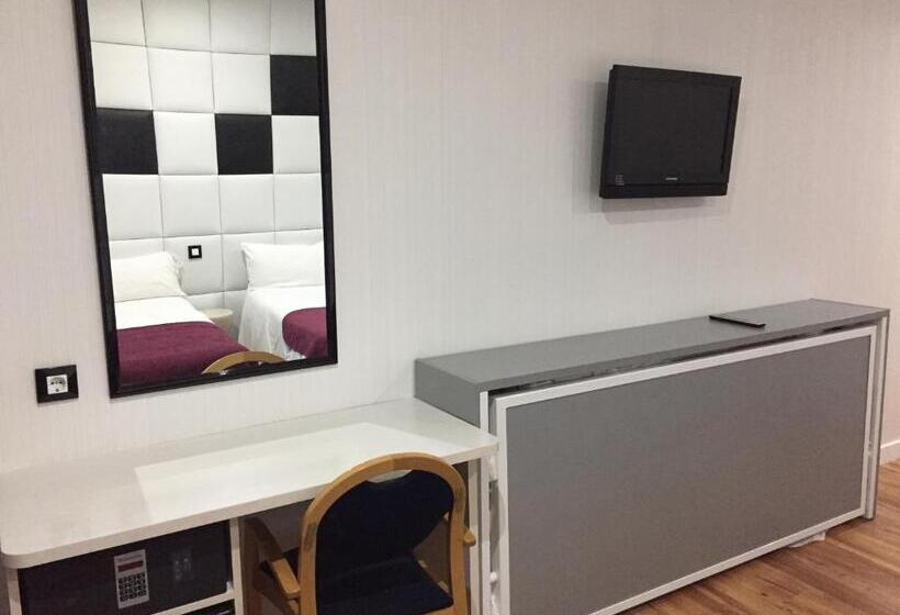 חדר סטנדרט לשלושה, Es Urbanos N Avenida De España