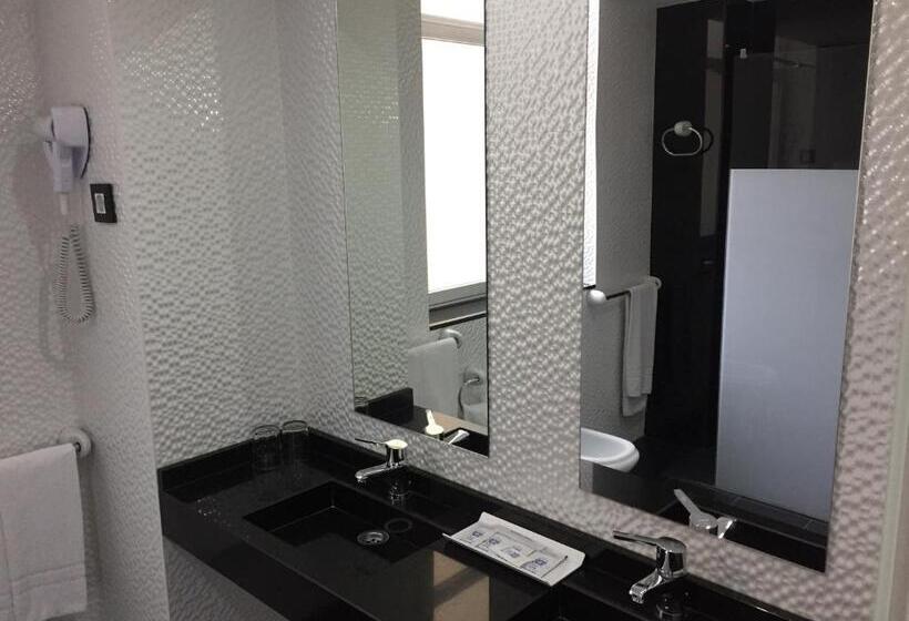 חדר סטנדרט לשלושה, Es Urbanos N Avenida De España