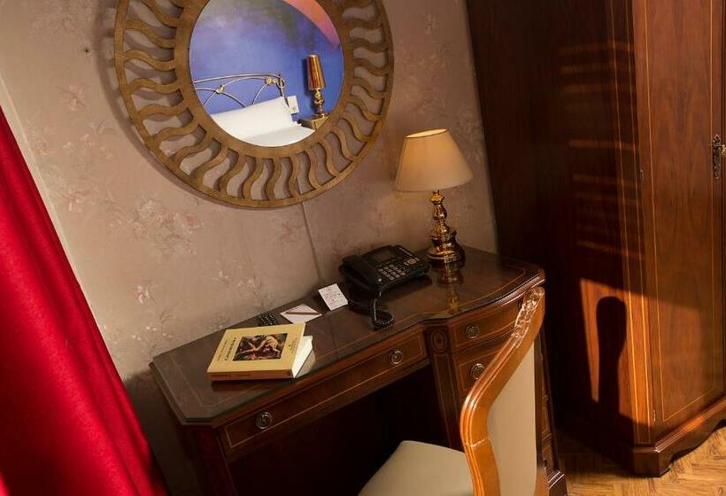 StandaardKamer, Casual Del Teatro Madrid