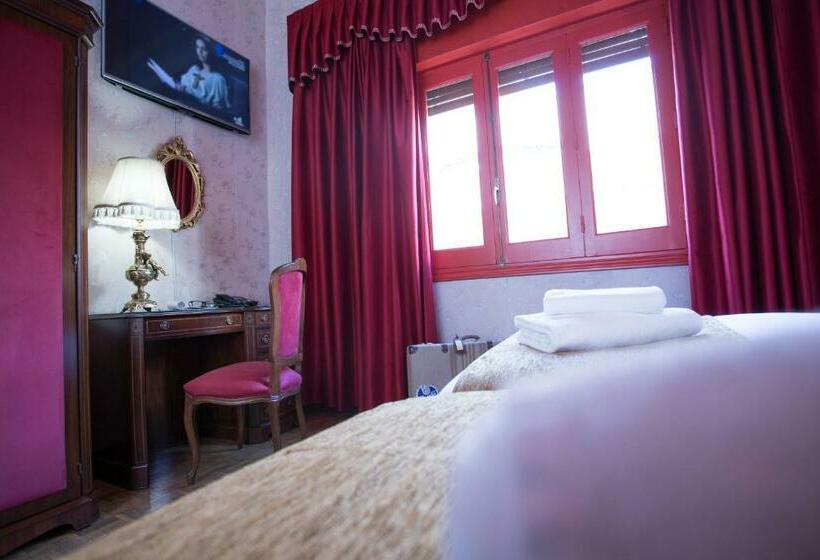 اتاق استاندارد, Casual Del Teatro Madrid