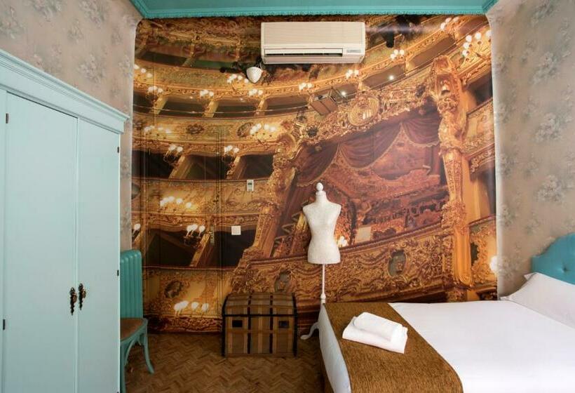 اتاق استاندارد, Casual Del Teatro Madrid