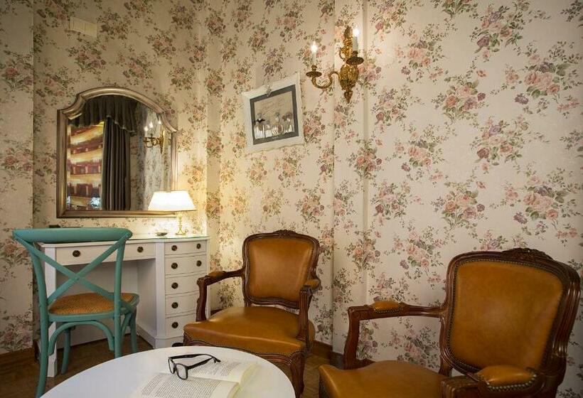 Standaard Driepersoonskamer, Casual Del Teatro Madrid