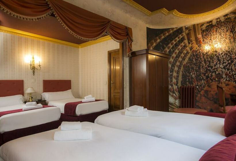 Standaard Vierpersoonskamer, Casual Del Teatro Madrid