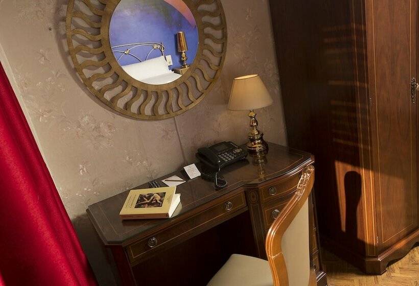 Standaard Vierpersoonskamer, Casual Del Teatro Madrid