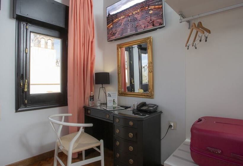 Standaard Vierpersoonskamer, Casual Del Teatro Madrid