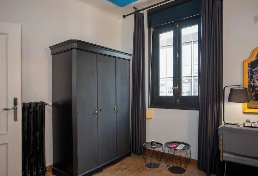 اتاق استاندارد سه نفره, Casual Del Teatro Madrid