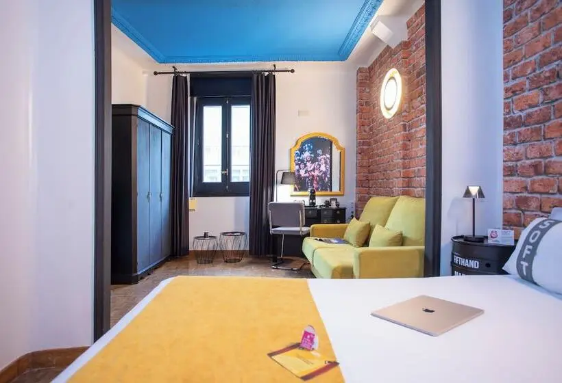 اتاق استاندارد سه نفره, Casual Del Teatro Madrid