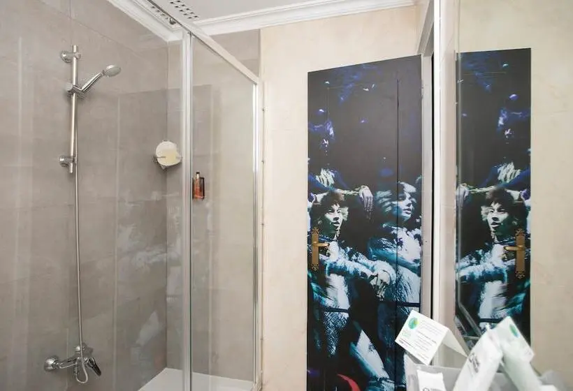 اتاق استاندارد سه نفره, Casual Del Teatro Madrid