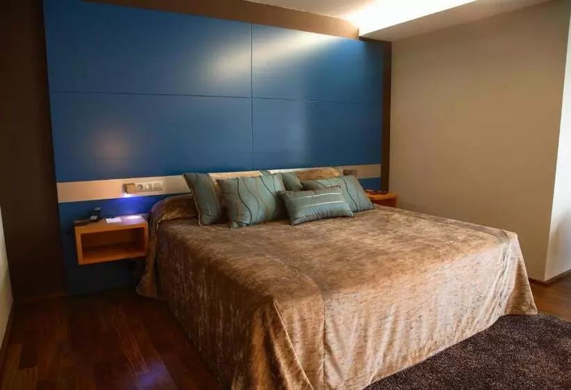 Junior Suite, Ego
