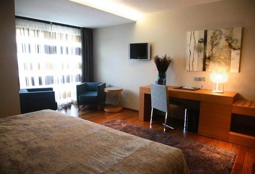Junior Suite, Ego