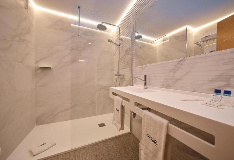 スタンダードルーム, Faro Salazón