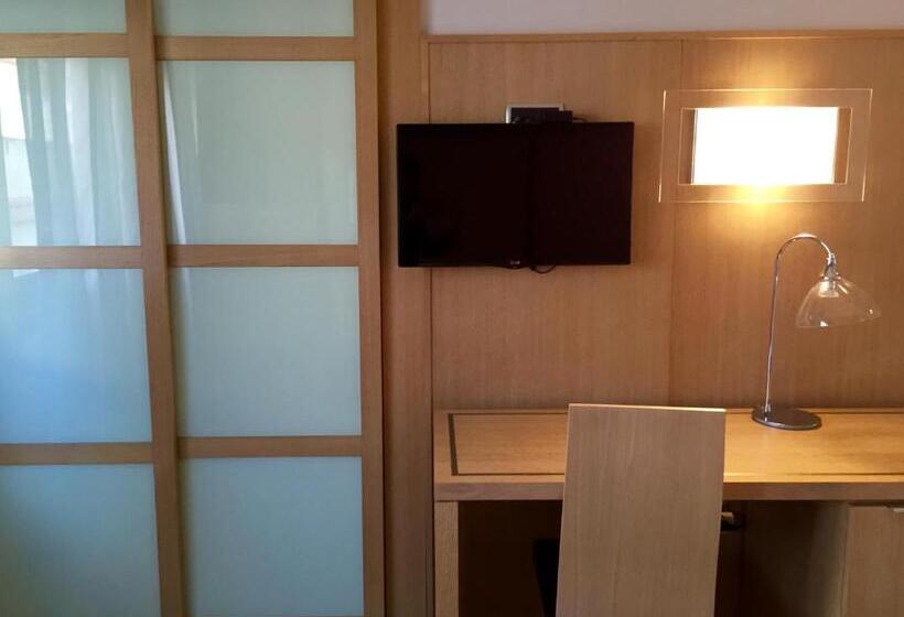 スタンダードインサイドビュールーム, Faro Salazón