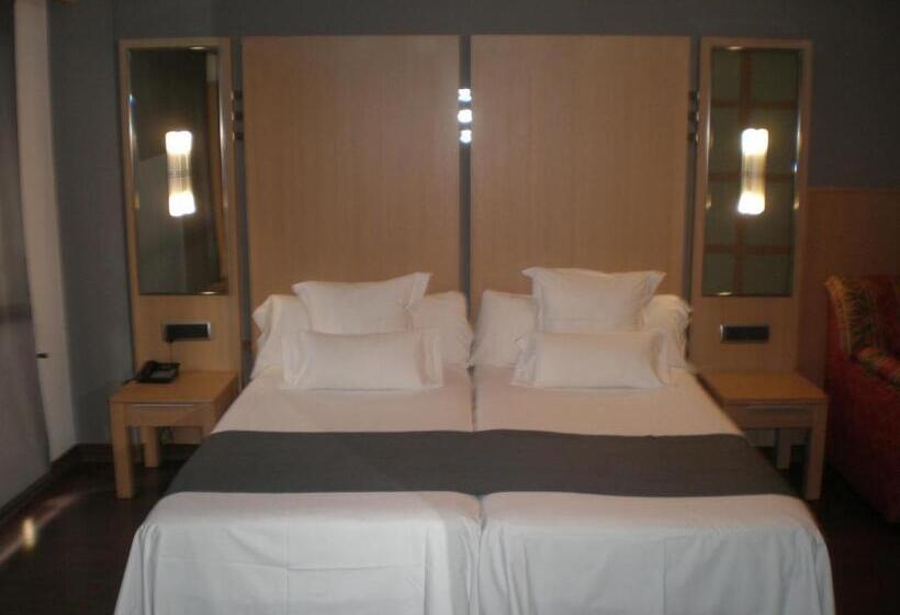 スタンダードルーム, Faro Salazón