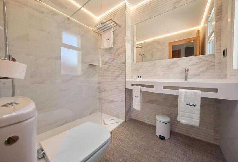 スタンダードルーム, Faro Salazón