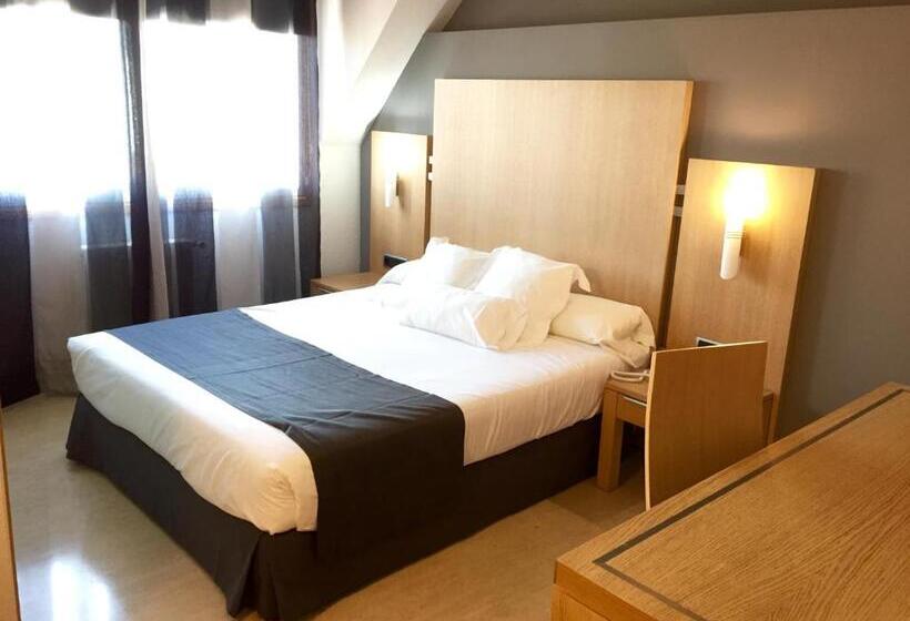 スタンダードルーム, Faro Salazón