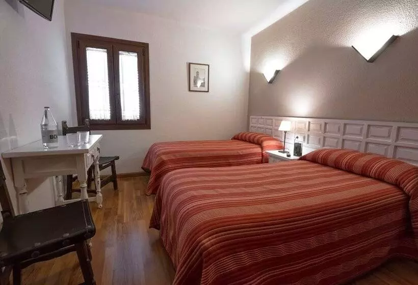 StandaardKamer, Farré D'avall