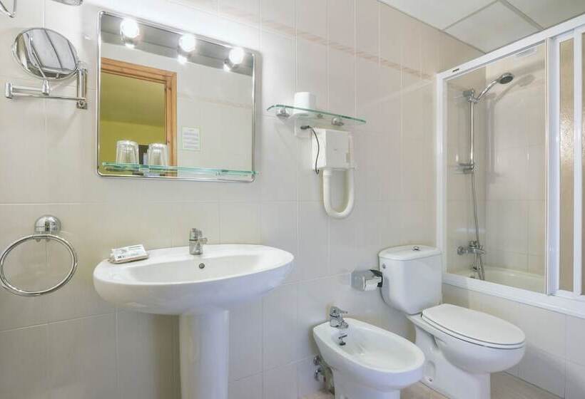 スタンダード4人部屋, Farré D'avall