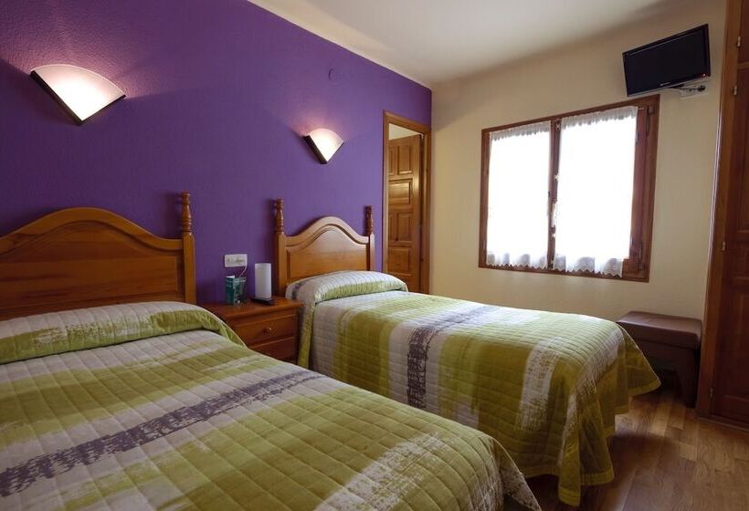 スタンダード4人部屋, Farré D'avall