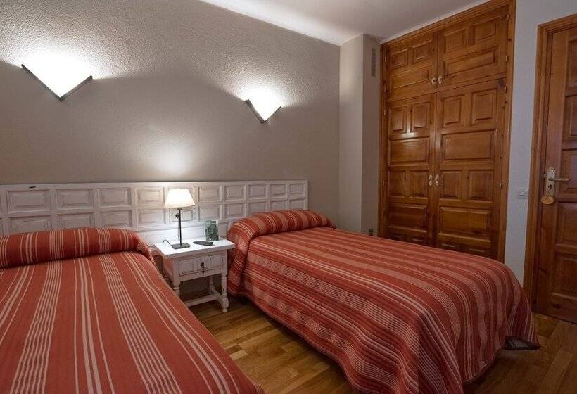 スタンダードルーム, Farré D'avall