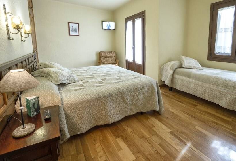 スタンダード4人部屋, Farré D'avall