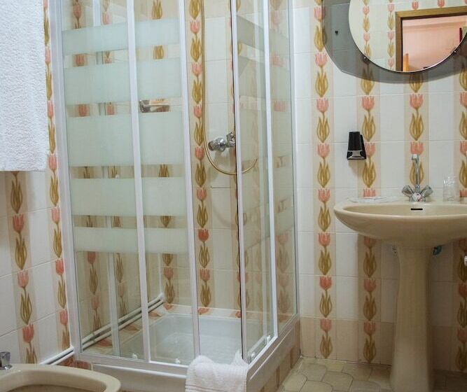 スタンダードルーム, Galicia