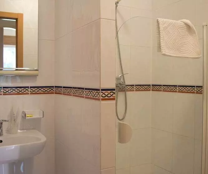 اتاق استاندارد سه نفره, Galicia