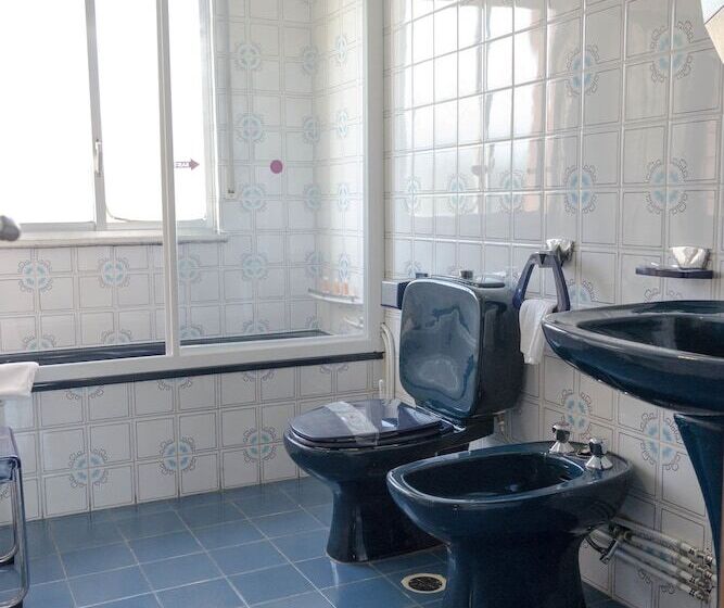 スタンダードトリプルルーム, Galicia