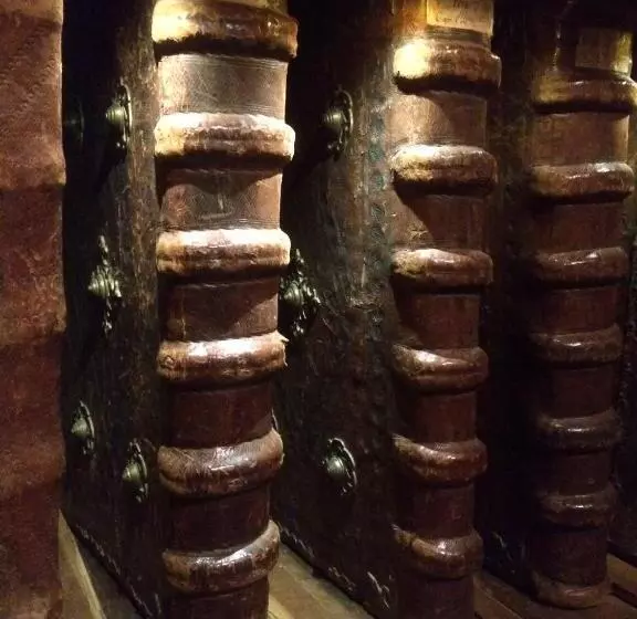 سوئیت پرزیدنت, Hostería Del Monasterio De San Millan