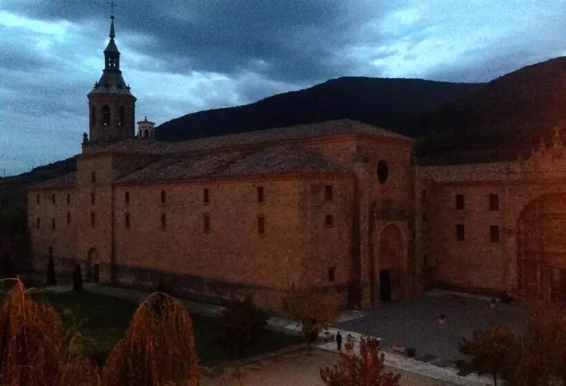 سوئیت پرزیدنت, Hostería Del Monasterio De San Millan