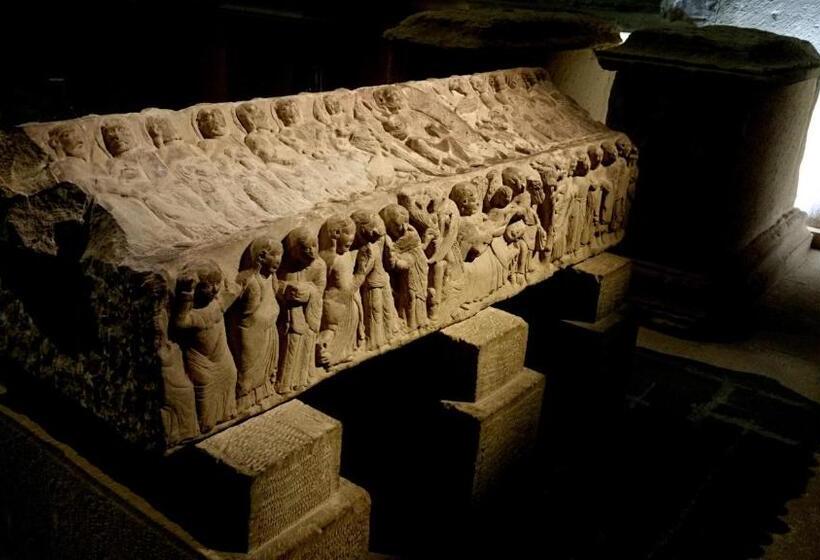 سوییت سوپریور, Hostería Del Monasterio De San Millan