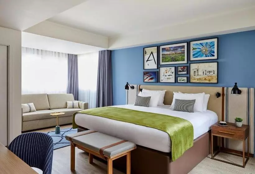 身障者適用キングサイズベッドルーム, Indigo Madrid   Princesa, An Ihg