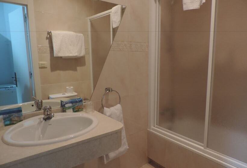 이코노미 룸, Junquera