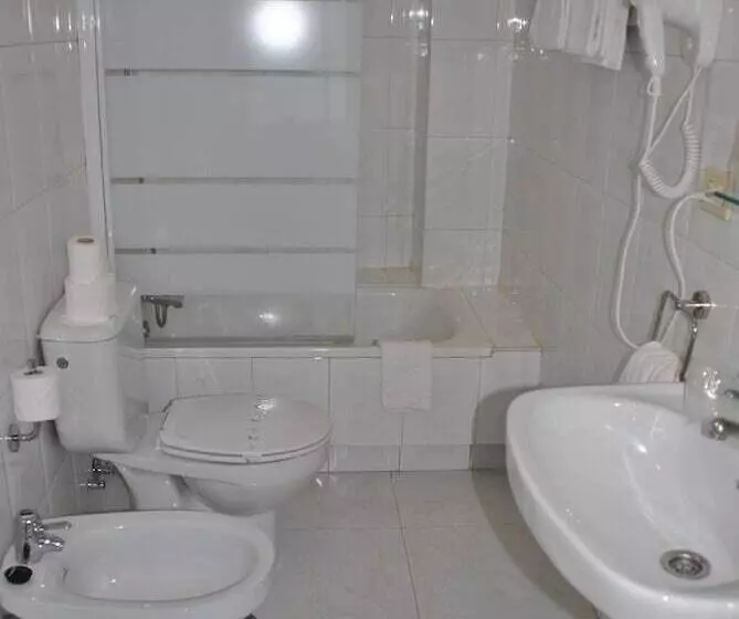 اتاق اکونومی, Junquera