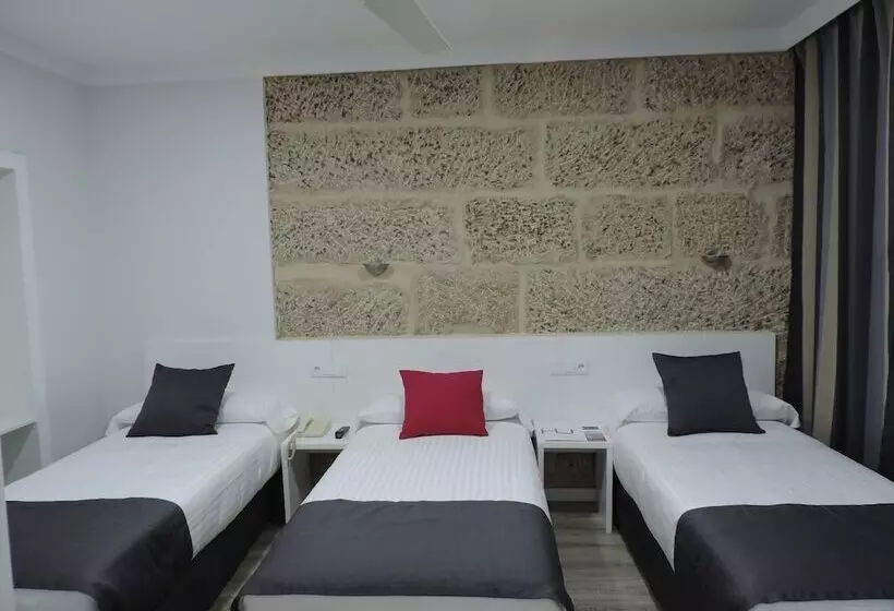 Economy Triple Room, Junquera