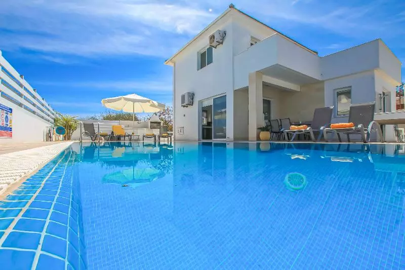 اتاق استاندارد سه نفره, Hostal Las Vegas