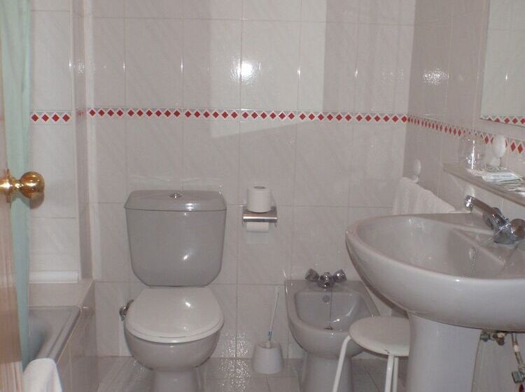 חדר סטנדרט לשלושה, Los Narejos