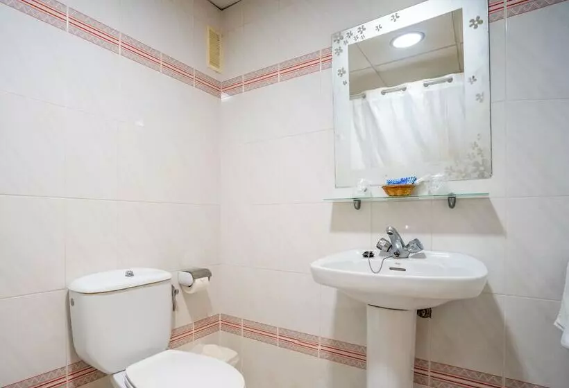 Standard Kolmen Hengen Huone, Los Narejos