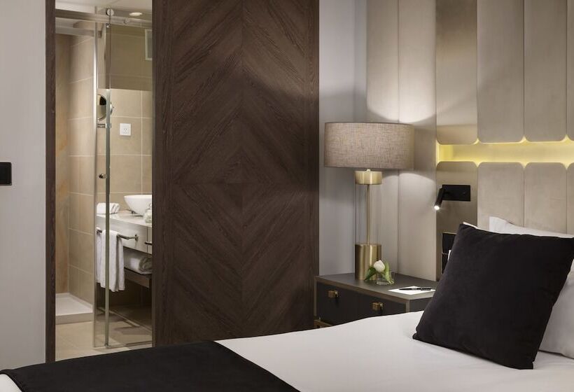 اتاق لوکس, Melia Castilla