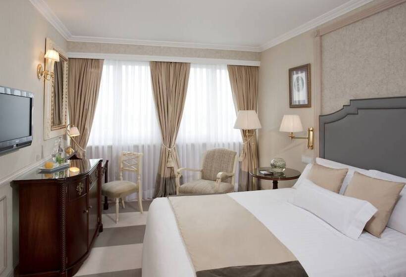 اتاق لوکس, Melia Castilla