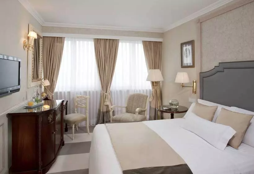 اتاق لوکس, Melia Castilla